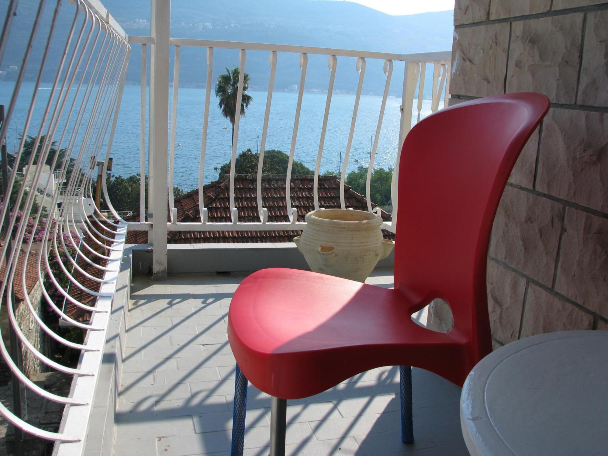 Apartments And Rooms Bumerang Herceg Novi Phòng bức ảnh